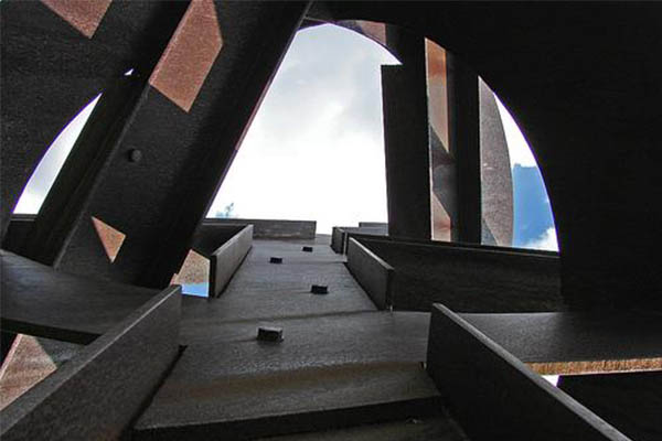 North Star, Mark di Suvero